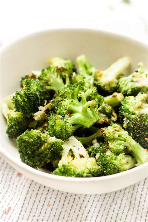 In a large mixing bowl, combine the frozen broccoli, olive oil, garlic powder, salt, and pepper. Air Fryer Broccoli Parmesan | Nicole Norman | Copy Me That