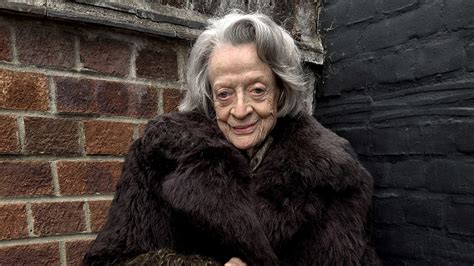 Maggie Smith Ist Das Gesicht Der Neuen Loewe Kampagne Und Das