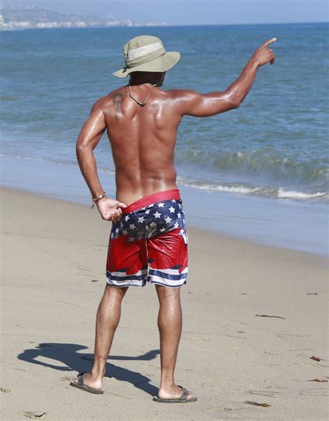 Cuba Gooding Jr Shirtless In Malibu Pictures Popsugar Celebrity