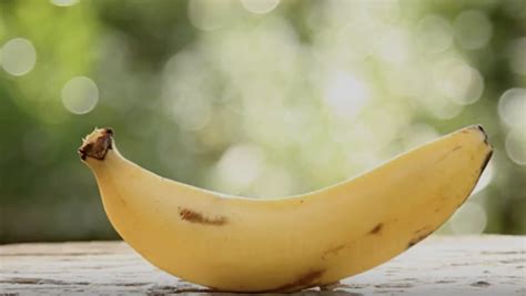 Heres Why You Shouldnt Throw Away Your Banana Peels