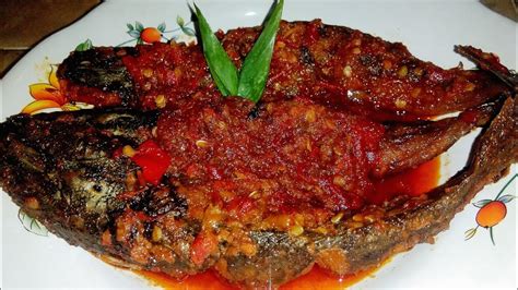 Balado ikan lele goreng menjadi salah satu menu yang menggugah selera bersantap, utamanya saat makan sahur. Resep membuat ikan lele balado - YouTube