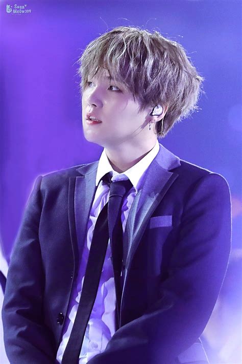 Bts khiến người hâm mộ rung động tại lễ trao giải âm . Pin by Snnzjzjxjjx on SUGA 민윤기 閔玧其 | Mma 2019, Suga, Min ...
