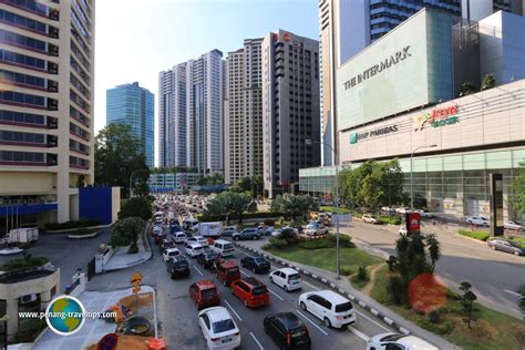 Most importantly, with few internal walls and extensive use of smart spaces, the environment in unirazak @ jalan tun razak gives a feeling of space, openness and the sense of a single community which is central to the spirit of razakian. Jalan Tun Razak, Kuala Lumpur