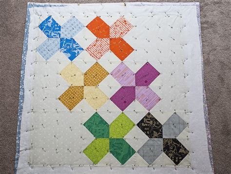 How To Pin Baste A Quilt Weallsew Basting A Quilt Quilting