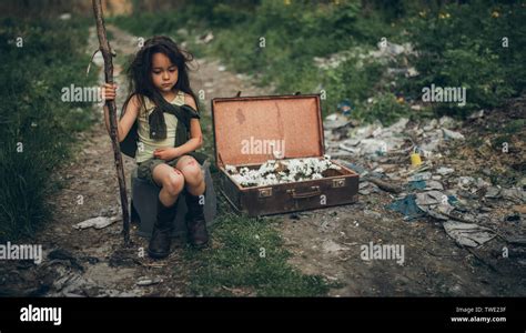 Homeless Girl Hi Res Stock Photography And Images Alamy