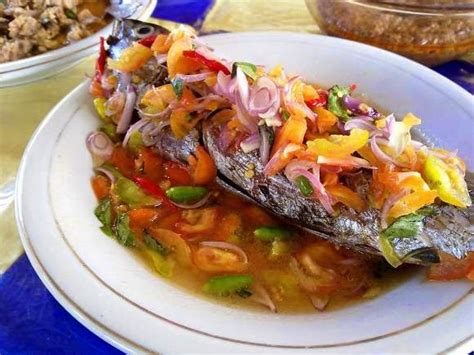 Bakar ikan di atas arang, sambil dioles sisa bumbu sampai matang. Resep Masakan Khas Indonesia: Resep Masakan Ikan Bakar ...