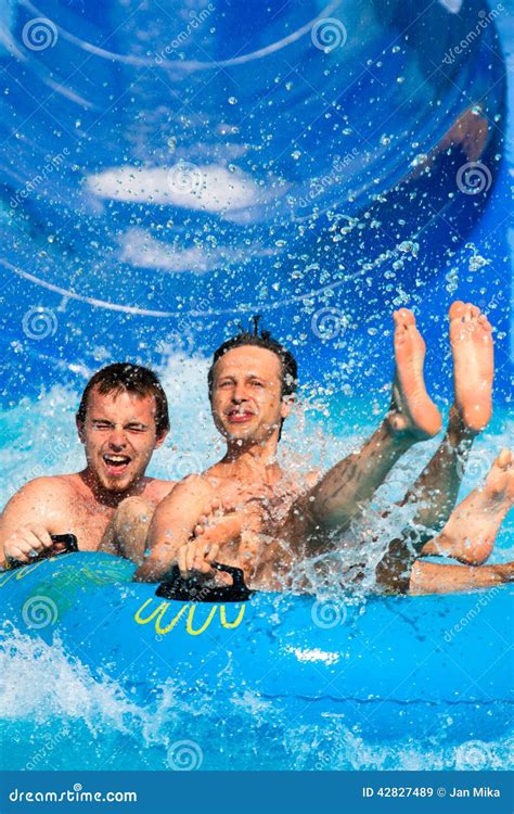 Leutewasserrutsche Am Aquapark Stockbild Bild Von Draussen Glücklich 42827489