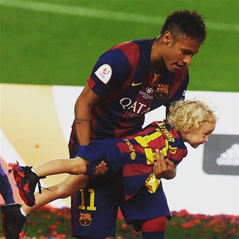 Als sie das kind bekam, war sie süße 17 jahre alt und. Awww Ney and his son ️ | Neymar jr, Neymar son, Neymar