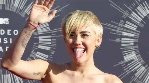 Why Miley Cyrus Is Banned From Performing In Dominican Republic First Curiosity