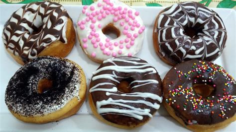 Campur semua bahan dan diuleni hingga kalis (tidak lengket cara membuat donat empuk. cara membuat donat kentang empuk dan mengembang sempurna ...