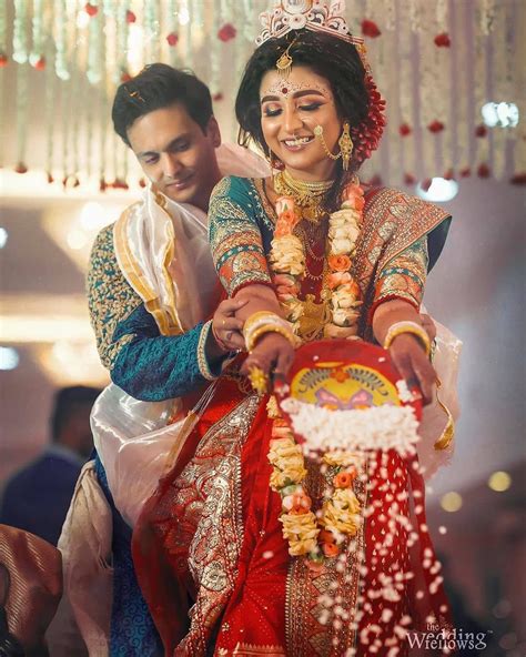 Bengali Couple Portraits That Made Our Hearts Flutter Wedmegood
