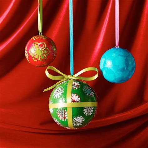 Diy Wrapping Paper And Ribbon Ornaments Xmas Wrapping Paper Handmade