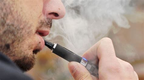 E Cigarette Users Dont Always Quit Smoking Study Finds Huffpost Null