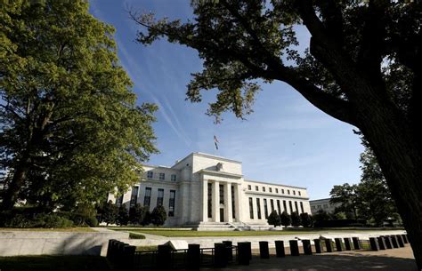 U.S. recession risks jump, Fed rate hike expectations slump - Reuters 