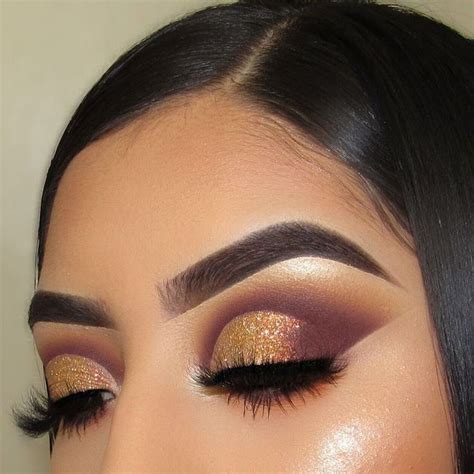 Get The Halo Eyeshadow Look With These Tips And Gorgeous Inspo Halo Eye