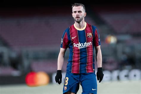 Barcelona Midfielder Desperately Wants To Leave The Club Report