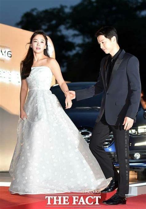 İkilinin uzlaşamadıkları konular olduğu için anlaşmalı olarak boşanmayacağı ve boşanma için. Song Joong Ki & Song Hye Kyo at 52nd BaekSang Awards (With ...