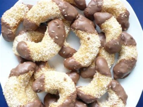 Die aprikosen in einem sieb abtropfen lassen. Aprikosen -Kokos -Kipferl - Rezept mit Bild - kochbar.de