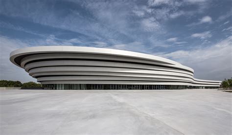 Arena à Aix en Provence Bouches du Rhône par les architectes Christophe Gulizzi et Auer Weber