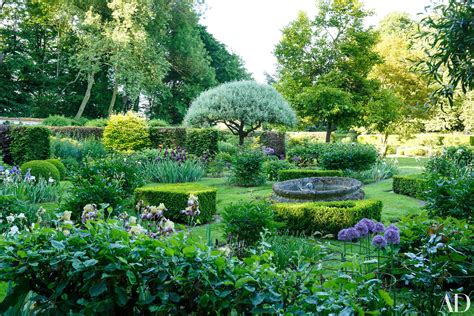 This French Country Estate Boasts Unbelievably Beautiful Gardens By