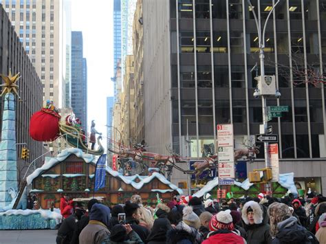 Performers of last year's parade include the black eyed peas, chris young, ciara, idina menzel, kelly rowland, lea michele new york's thanksgiving parade is a fun way to see top celebrities for free. 2018 Macy's 92nd Thanksgiving Day Parade 5847 | Macy's ...