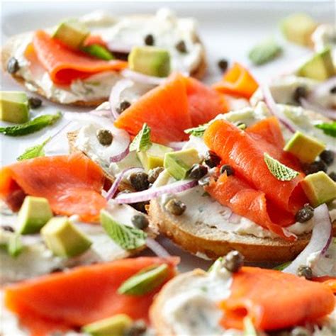 Smoked salmon takes little preparation to become a spectacular brunch dish. Smoked-salmon nachos recipe - Chatelaine.com
