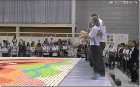 el mosaico de cupcakes más grande del mundo video lea noticias