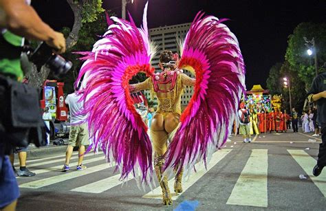 Carnival Sets Rio Alight As Dancers Take To The Sambadrome Rio Carnival Carnival Dancers