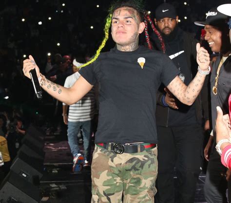 Tekashi 6ix9ine Terminó Abruptamente Un Concierto Después Que Fans Le