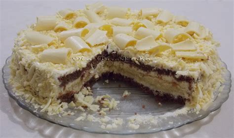 Aprenda a fazer receitas fáceis de mousses para rechear seus bolos e tortas. Bolo Mousse de Chocolate Branco - Na Biroskinha