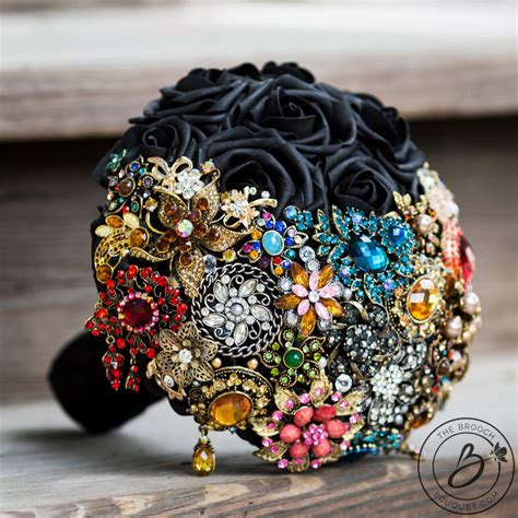 Picking wedding bouquets isn't easy unless you're actually a florist. Medieval Renaissance brooch bouquet crescent moon shape ...