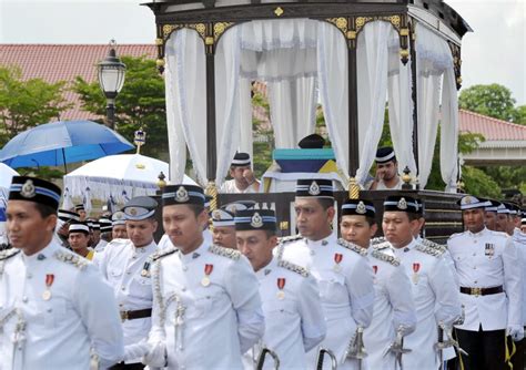 The yayasan raja zarith sofiah negeri johor. #Johor: Raja Zarith Sofiah Sultan Idris Pens ...
