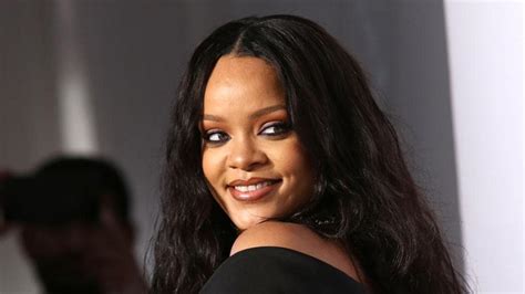 How To Get Rihannas Perfectly Shaped Eyebrows Fashion And Trends