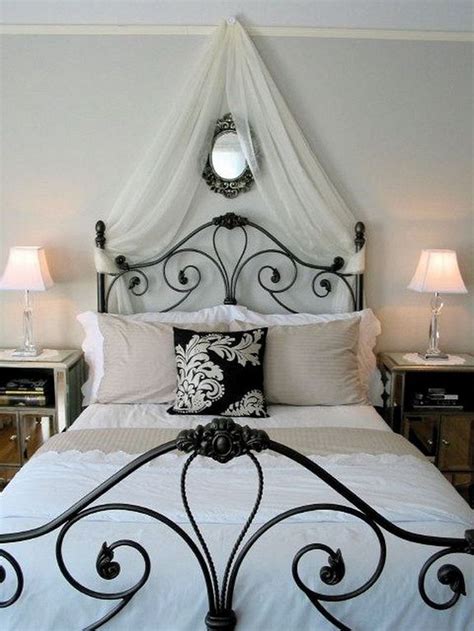 20 White Wrought Iron Bed Decorating Ideas
