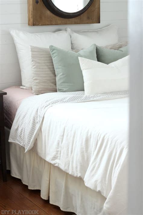 With this combination, you achieve a nice layered look and a nice elevation (from the head going toward the foot) with the tallest to the shortest. How to Arrange Euro Shams on your Bed for Perfect Bedding