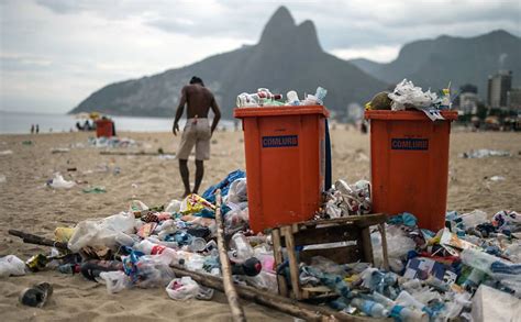 Lixo No Rio De Janeiro 23022019 Cotidiano Fotografia Folha De Spaulo