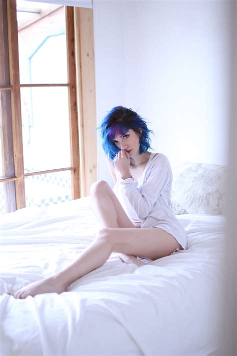 Free Download Hd Wallpaper Womens White Long Sleeved Top Fay Suicide