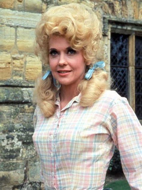 Donna Douglas who played Elly May Clampett dies