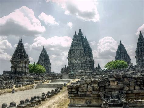 32 Ancient Ruins To See In Your Lifetime Prambanan Beautiful Ruins