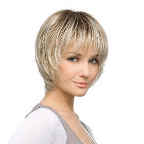 Coiffure carré très court avec frange sur le côté coiffure forme tonus santé fitness diététique bien être et punch coiffure carré court sophistiqué. Modele coiffure femme carre court
