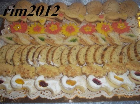 حلويات مغربية : بلاطو لاشكال عديدة من الحلويات المغربية بالصور | موقع بسمة Maw9i3 Basma