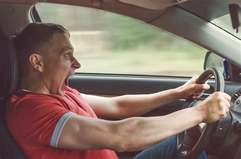 7 Dangerous Driving Behaviors Todayz News