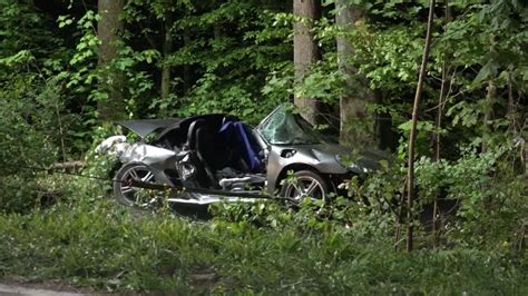 Cabrio Unfall In Mosbach Porsche Kracht Gegen Baum Zwei Tote Rtlde