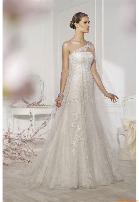 A classic gown that nods to one's unique style. Robe de mariée Fara Sposa 5419 2014 | Wedding dresses ...