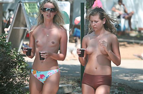 Sexy Nudist Girls Spreads Legs On The Beach