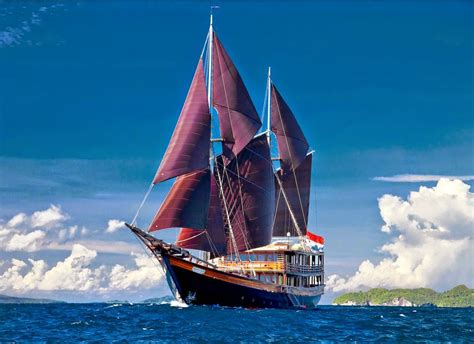 Cerita Kapal - Perahu Layarku: Adat Tradisional Kapal Pinisi