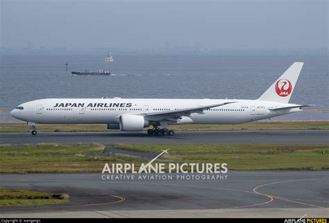 Ja737j Jal Japan Airlines Boeing 777 300er At Tokyo Haneda Intl