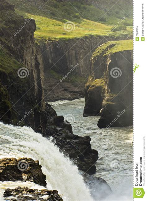 Goldener Fallwasserfall Gullfoss In Der Schlucht Von Hvita Fluss
