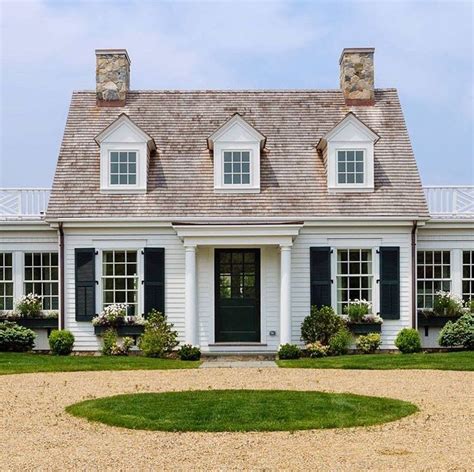 Pin By Jenifer Thomas On Exteriors Cape Cod House Exterior