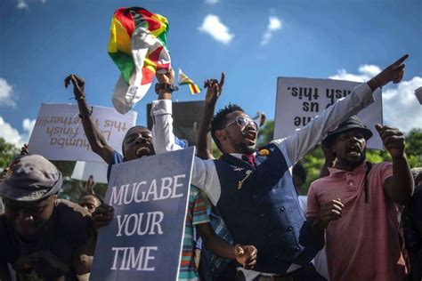 Scène De Liesse à Harare La Capitale Du Zimbabwe Après Lannonce De La Démission De Robert